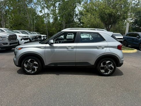 Used 2025 Hyundai Venue SEL FWD image 2