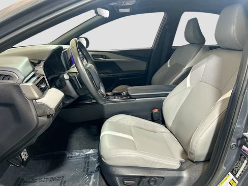 Used 2025 Toyota Camry SE w/ Convenience Package FWD image 17