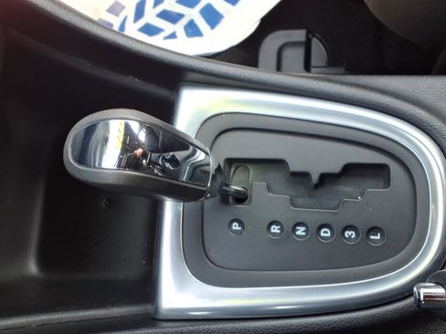Used 2014 Dodge Avenger SE FWD image 21