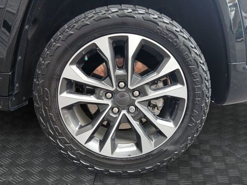Used 2022 Jeep Grand Cherokee Overland w/ Advanced Protech Group III AWD/4WD image 23