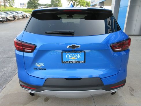 Used 2024 Chevrolet Blazer LT w/ Convenience Package FWD image 4