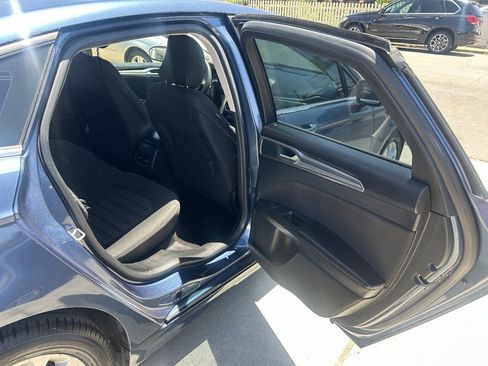 Used 2019 Ford Fusion SE FWD image 16