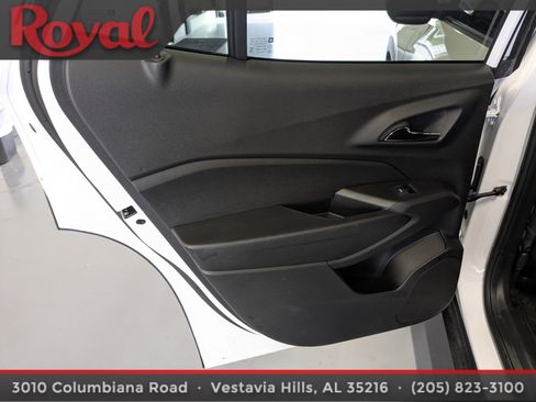 Used 2024 Chevrolet Trax LT w/ Driver Confidence Package image 13