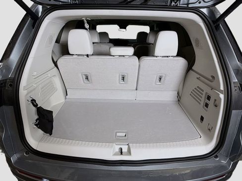 Used 2025 Buick Enclave Avenir w/ Super Cruise Package image 26