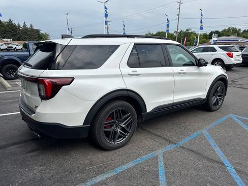 Used 2025 Ford Explorer ST AWD/4WD image 4