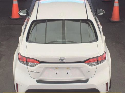 Used 2024 Toyota Corolla LE image 4