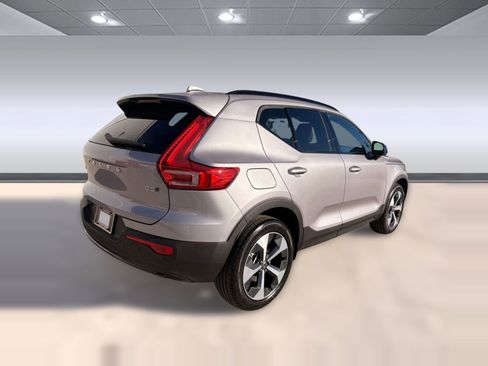 Certified 2026 Volvo XC40 B5 Core w/ Climate Package AWD/4WD image 9