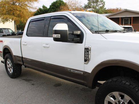 Used 2017 Ford F250 Lariat w/ Lariat Value Package image 10