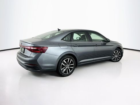 Used 2025 Volkswagen Jetta SE FWD image 9