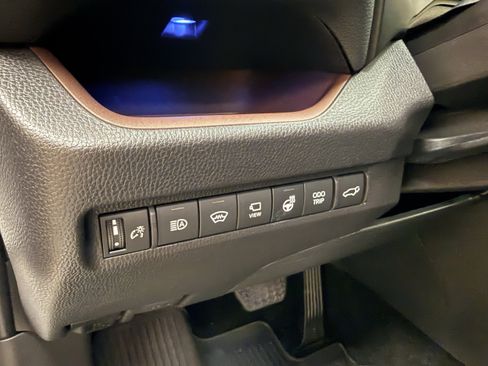 Used 2025 Toyota RAV4 Limited w/ Advanced Technology Package AWD/4WD image 26