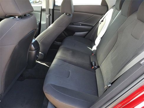 Certified 2025 Hyundai Elantra SE image 10