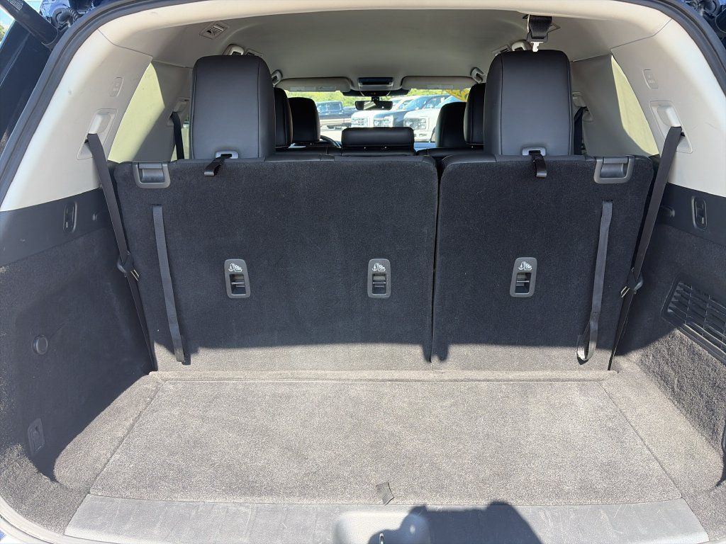 Used 2025 Nissan Pathfinder SL FWD image 30