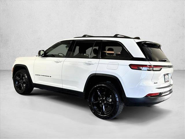 Used 2023 Jeep Grand Cherokee Altitude AWD/4WD image 8