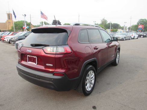 Used 2021 Jeep Cherokee Latitude w/ Mopar Interior Package AWD/4WD image 6
