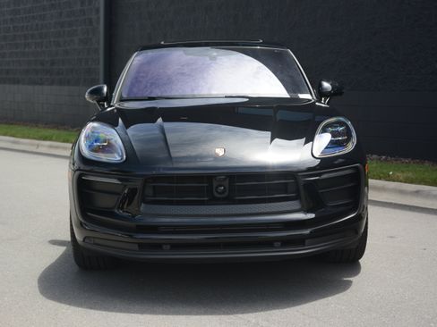 Certified 2026 Porsche Macan AWD/4WD image 12