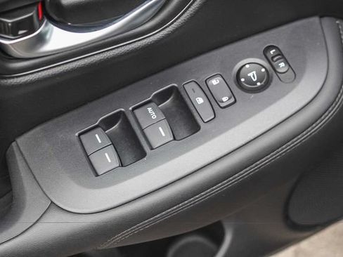 Used 2025 Honda HR-V LX image 27