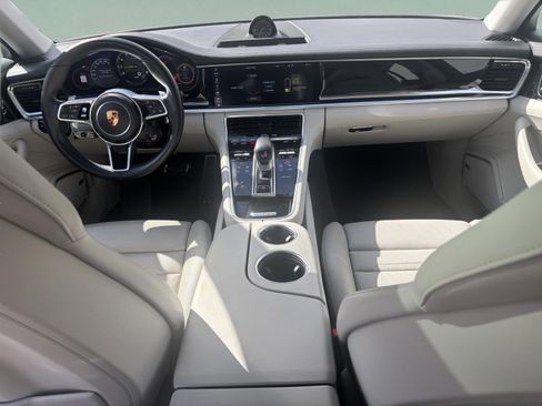 Used 2018 Porsche Panamera 4 image 8