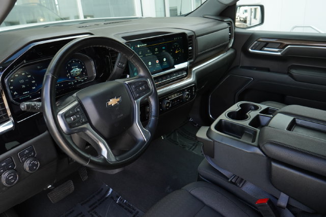 Used 2025 Chevrolet Silverado 1500 LT AWD/4WD image 2