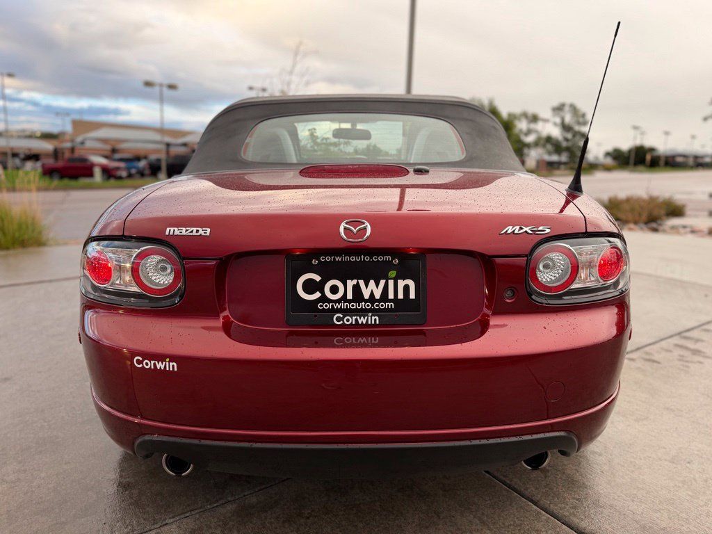 Used 2006 MAZDA MX-5 Miata Touring w/ Appearance Pkg RWD image 7