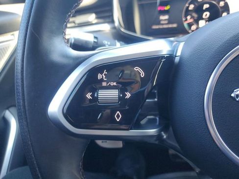 Used 2022 Jaguar F-PACE SVR image 17