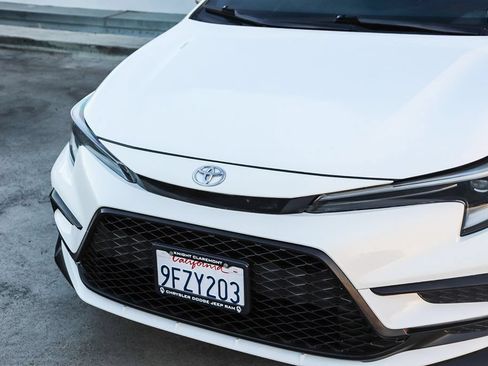 Used 2023 Toyota Corolla SE w/ SE Premium Package FWD image 6