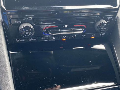 Certified 2024 Jeep Grand Cherokee Laredo X image 9