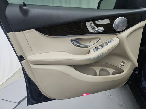 Used 2017 Mercedes-Benz GLC 300 4MATIC image 22