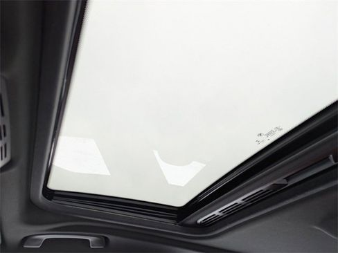 Used 2018 BMW 330i xDrive Sedan image 15