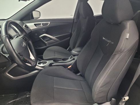 Used 2017 Hyundai Veloster Value Edition image 17