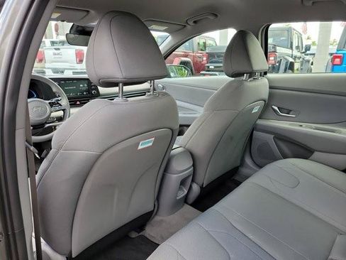 Certified 2026 Hyundai Elantra SE FWD image 18