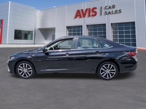 Used 2025 Volkswagen Jetta SE FWD image 11