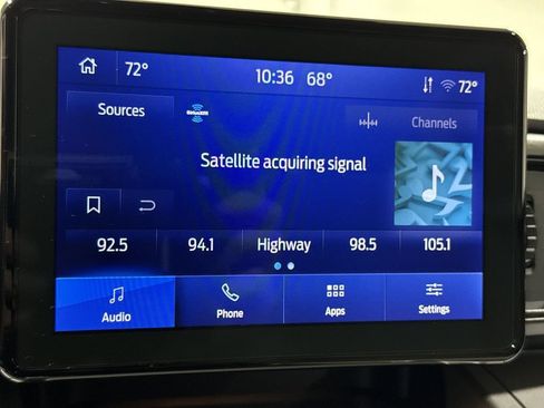 Used 2023 Ford Explorer XLT AWD/4WD image 14