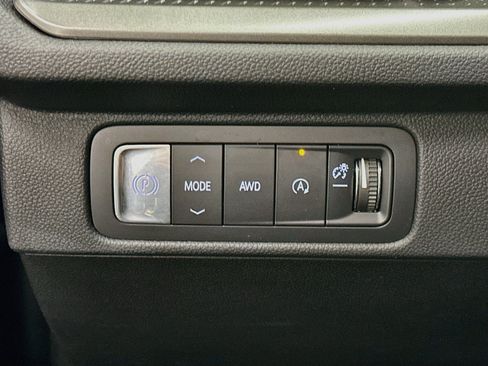 Used 2025 Chevrolet Traverse LT AWD/4WD image 17