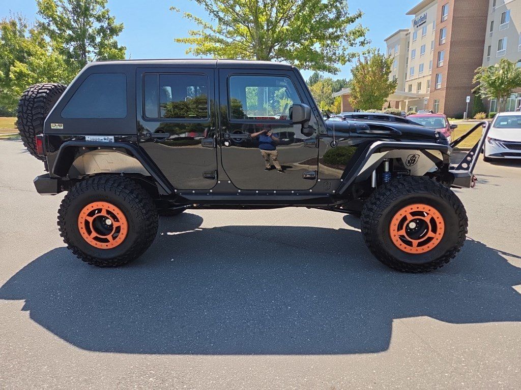 Used 2015 Jeep Wrangler Unlimited Rubicon w/ Connectivity Group AWD/4WD image 8