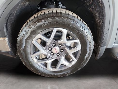 New 2026 GMC Sierra 1500 SLE image 9