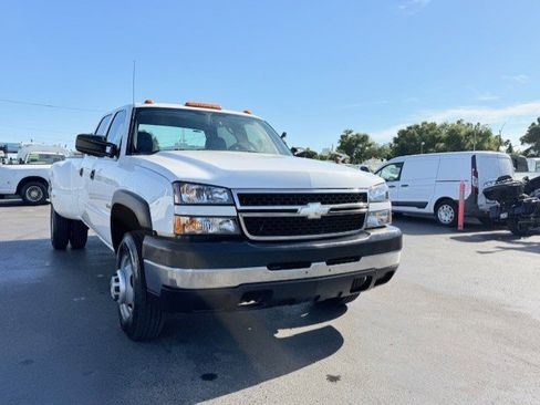 Used 2006 Chevrolet Silverado 3500 W/T w/ Heavy-Duty Power Package image 3