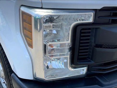 Certified 2019 Ford F350 XL w/ Power Equipment Group image 27
