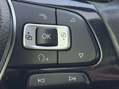 Used 2018 Volkswagen Tiguan SE image 27