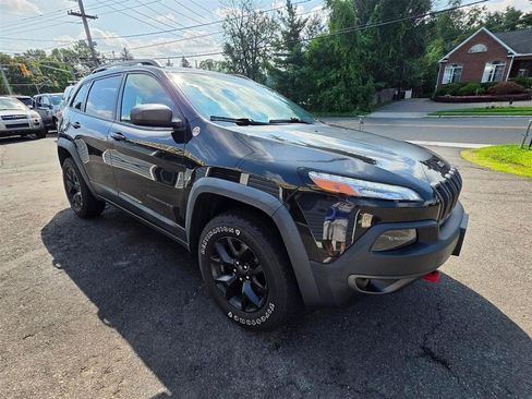 Used 2016 Jeep Cherokee Trailhawk w/ Cold Weather Group AWD/4WD image 8