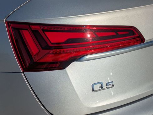 Used 2021 Audi Q5 2.0T Premium w/ Convenience Package AWD/4WD image 18