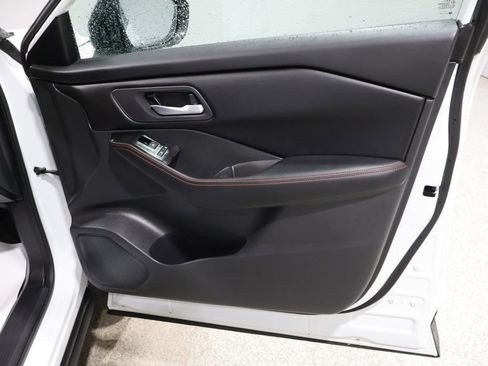 Used 2025 Nissan Rogue SV AWD/4WD image 23