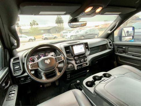 Used 2024 RAM 2500 Tradesman w/ Chrome Appearance Group image 32