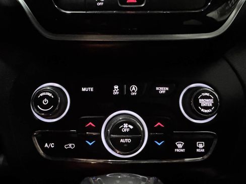 Used 2019 Jeep Cherokee Limited AWD/4WD image 24