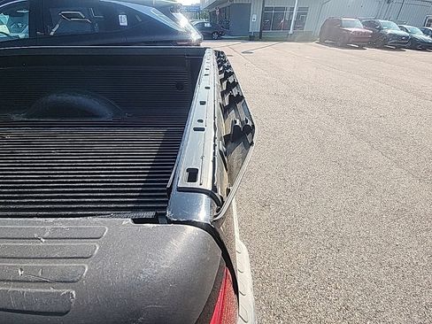 Used 2016 Nissan Frontier SV RWD image 10