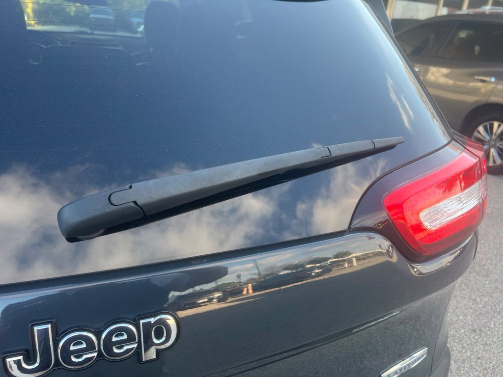 Used 2018 Jeep Cherokee Latitude Plus w/ Comfort/Convenience Group AWD/4WD image 38