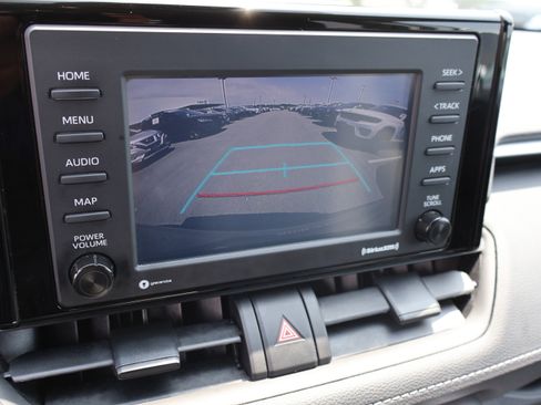 Used 2022 Toyota RAV4 XLE AWD/4WD image 24