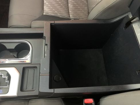 Used 2019 Toyota Tundra SR5 w/ SR5 Upgrade Package image 28