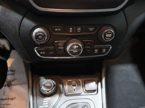 Used 2022 Jeep Cherokee Latitude Lux image 27