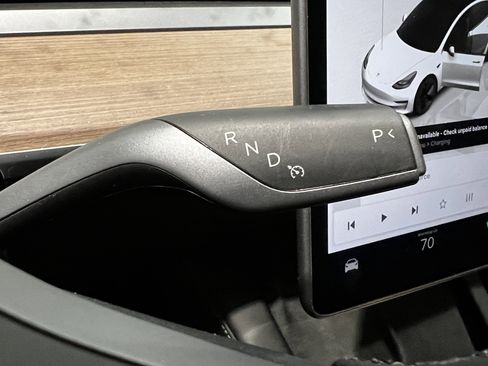 Used 2023 Tesla Model 3 Standard Range image 18