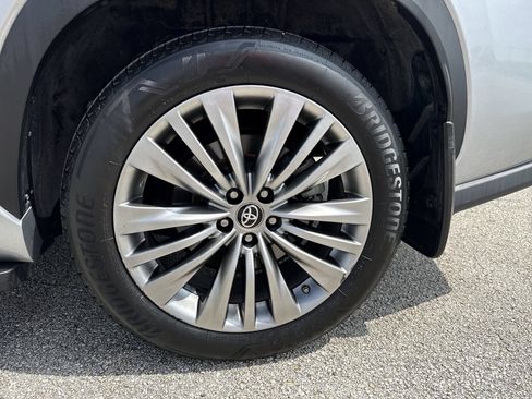 Used 2022 Toyota Highlander Platinum AWD/4WD image 19